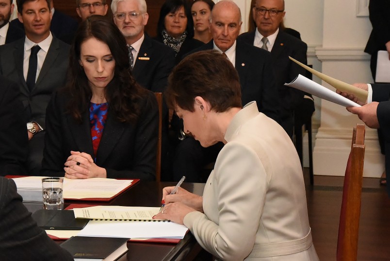 Image of Dame Patsy signing the warrant appointing Jacinda Ardern as Prime Minister