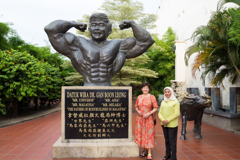 an image of Dame Patsy and a statue in the Jonker Walk World Heritage Park