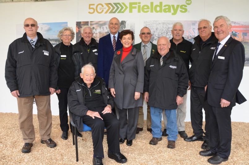 an image of Dame Patsy and Sir David with longstanding Fieldays volunteers