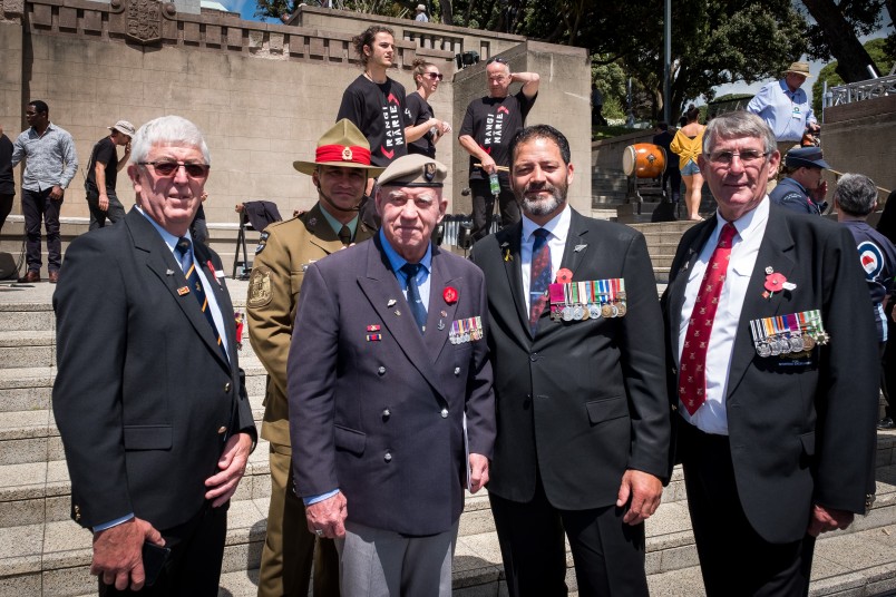 an image of Willie Apiata VC and veterans
