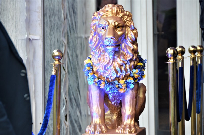 Auckland Grammar's symbolic lion bedecked for the evening cocktail party