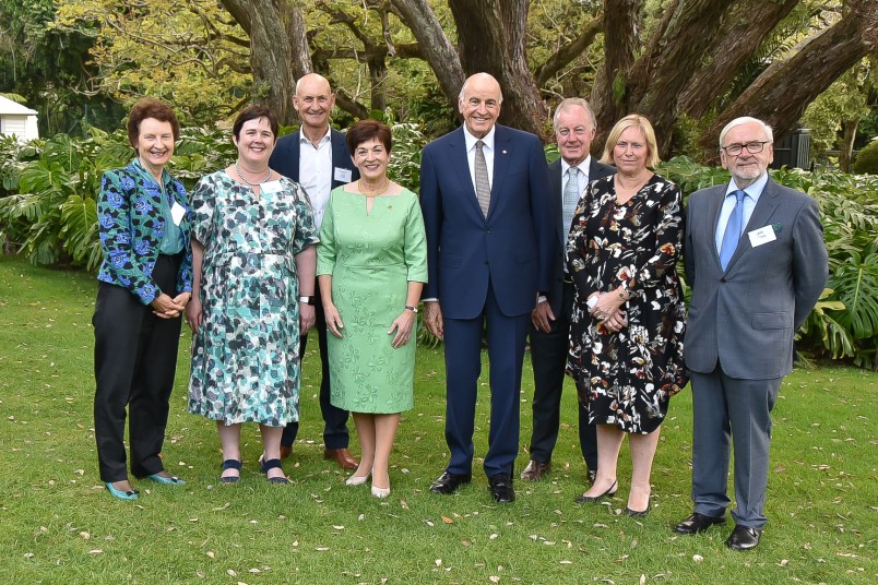 Image of Dame Patsy and Sir David with the members of the Auckland City Mission board