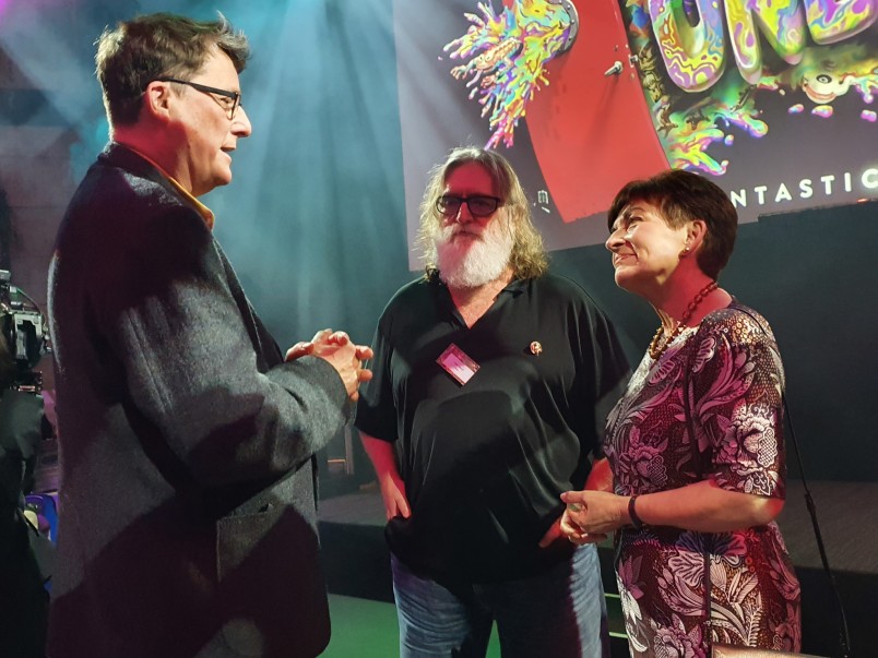 Dame Patsy Reddy, Sir Richard Taylor and Gabe Newell