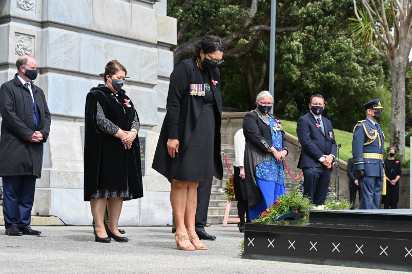 Hon Meka Whaitiri lays a wreath at the Tomb of the Unknown Warrior