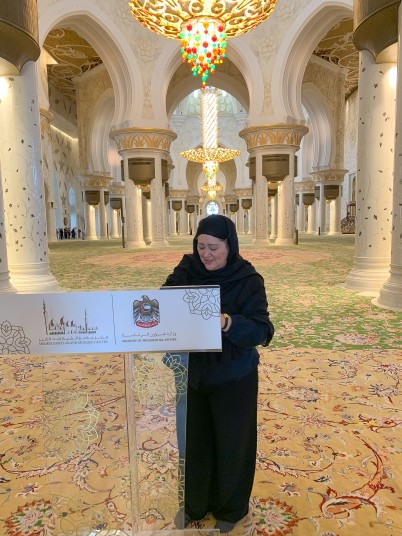 Dame CIndy signing the visitor's book at Visiting the Sheikh Zayed Grand Mosque