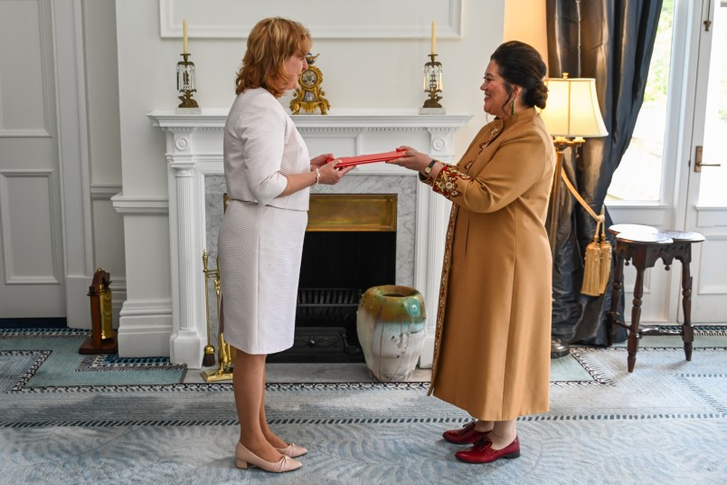 HE Ms Jana Tyrer presents her credentials to Dame Cindy