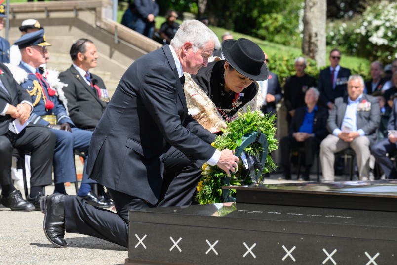 Dame Cindy and Dr Davies laying a wreath at the Tomb of the Unknown Warrior