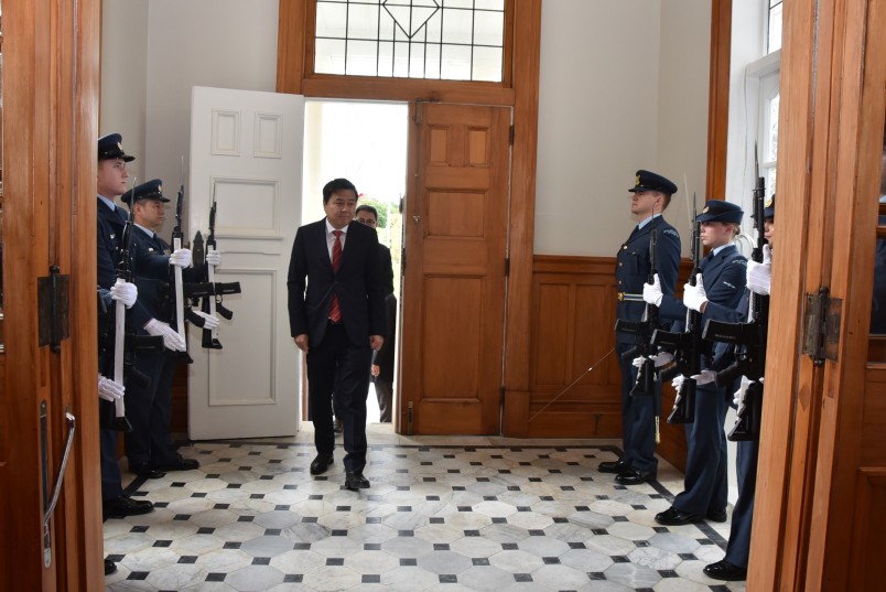 HE Mr William Tan Wei Yuan entering Government House through the Guard of Honour