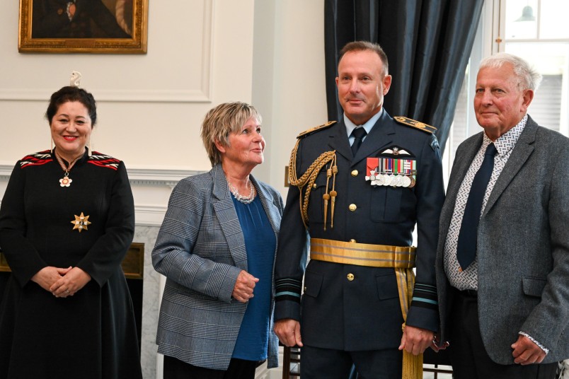 Dame Cindy with new Chief of Defence AM Tony Davies and his parents Peter and Lynette Davies