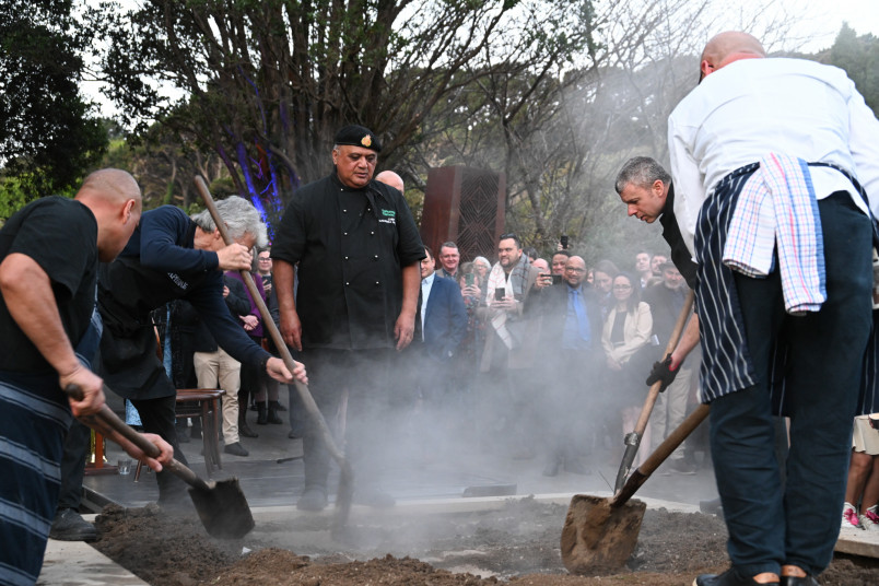 The chefs begin lifting the hāngī