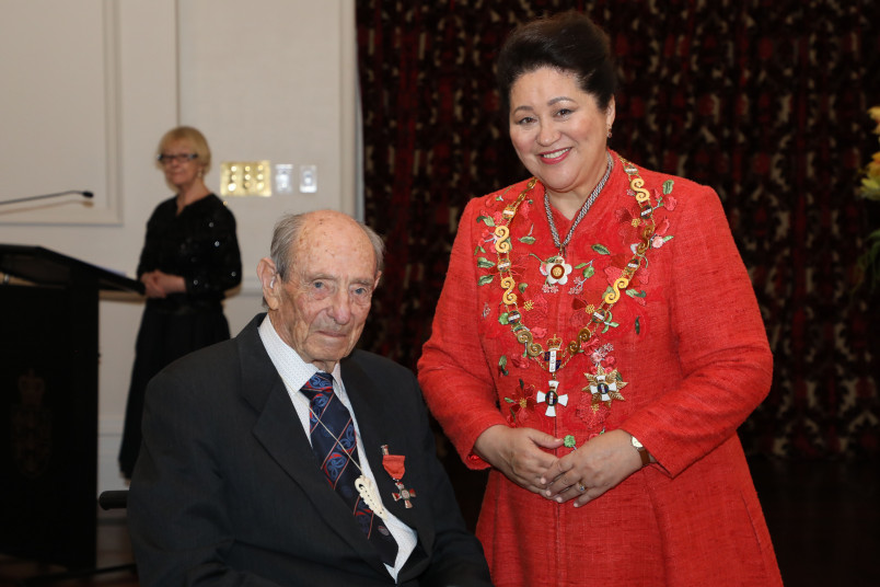 Mr Rex Kerr, of Paraparaumu, MNZM for services to the community and rugby