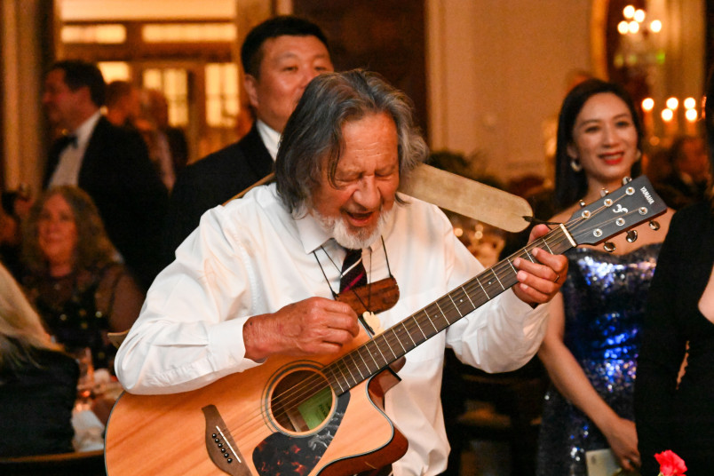 Tā Pita Sharples performing for the gathering