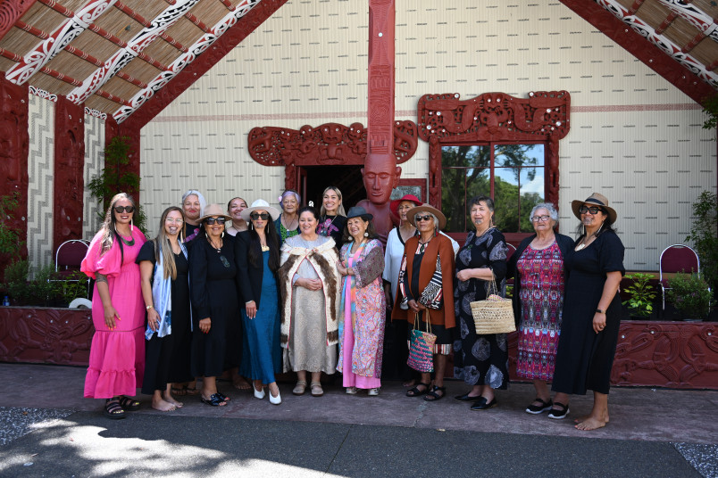 Dame Cindy and wahine in front of Te Whare Runanga at Waitangi
