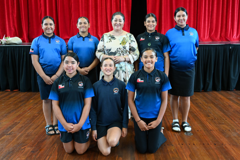 Dame Cindy with students from Te Kura Kaupapa Māori o Te Rangi Āniwaniwa