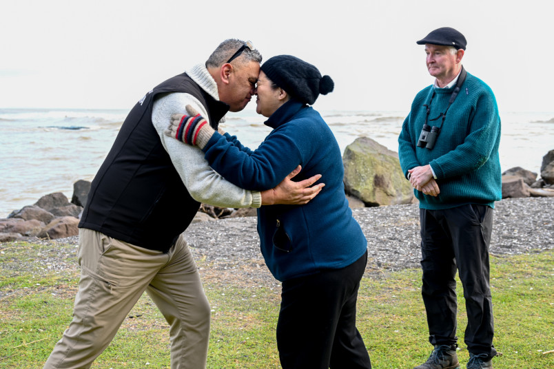 Dame Cindy greets Des Harawira