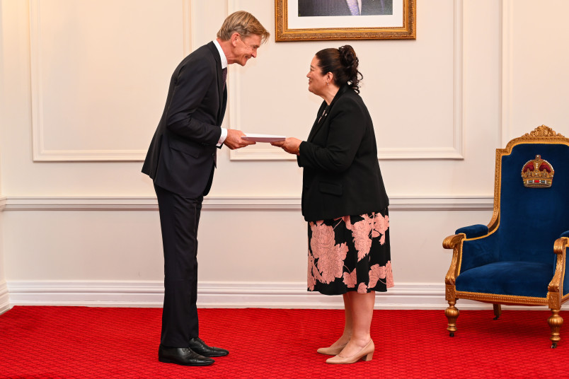 HE Mr Klas Molin, Ambassador of Sweden, presenting his credentials to Dame Cindy