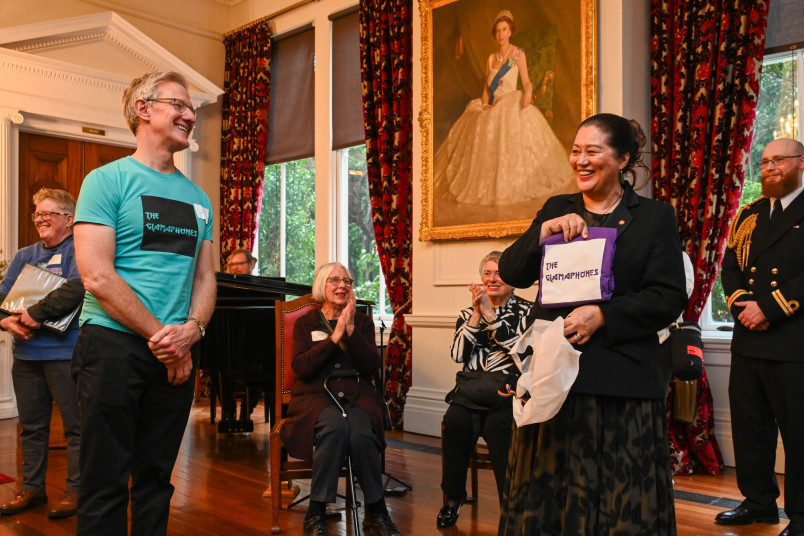 Dame Cindy receiving a Glamaphones t-shirt