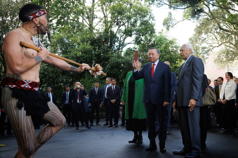 President Lâm accepts the taki