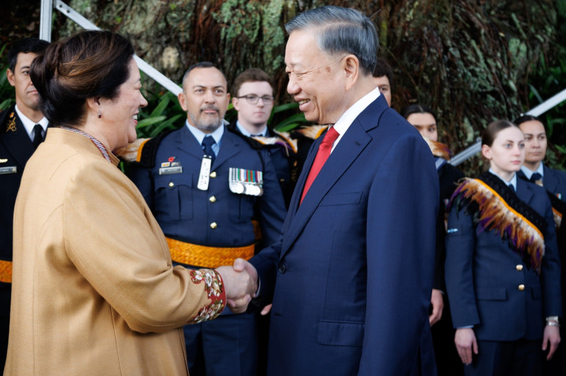Dame Cindy greets President Lâm
