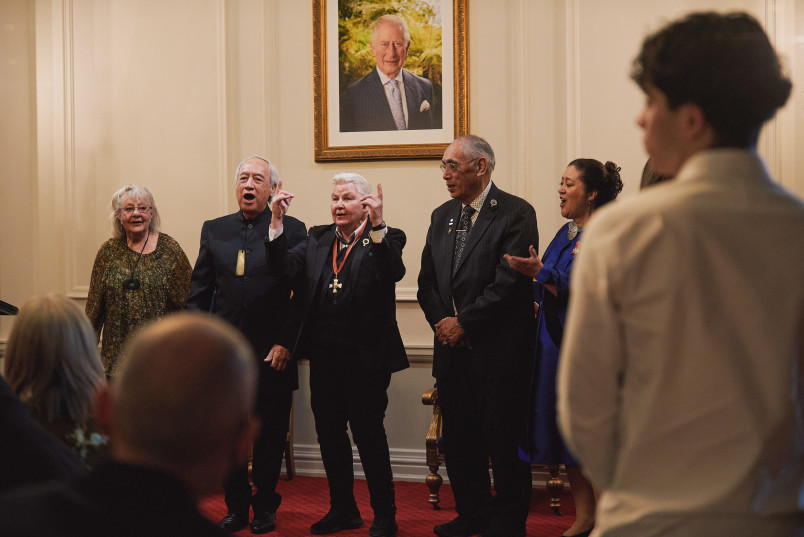 The Icons and Dame Cindy enjoy a singalong