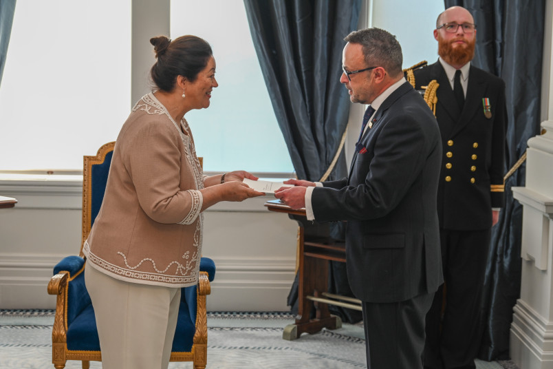 HE Mr Jorge Andrés Iglesias Mori Ambassador of the Republic of Chile, presents his credentials
