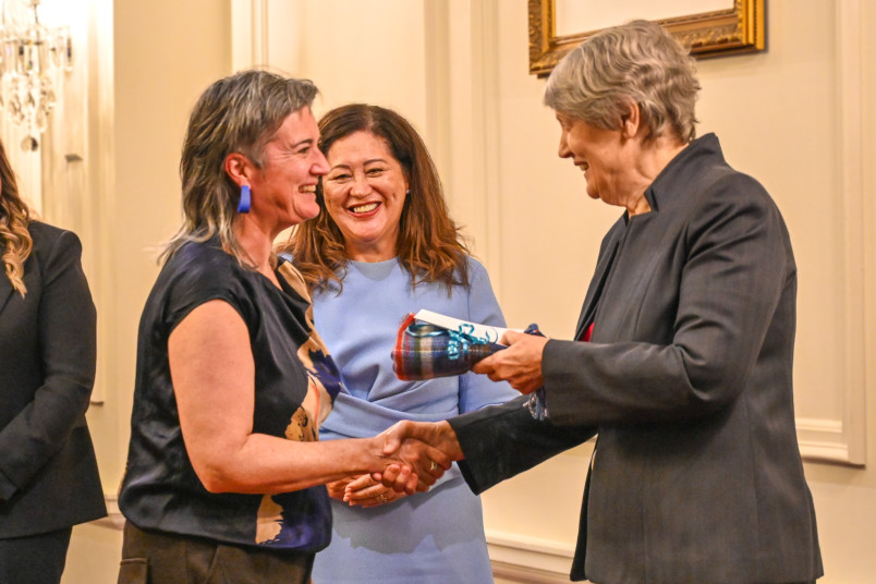 Dame Cindy and Helen Clark present Fiona Tennant with a gift