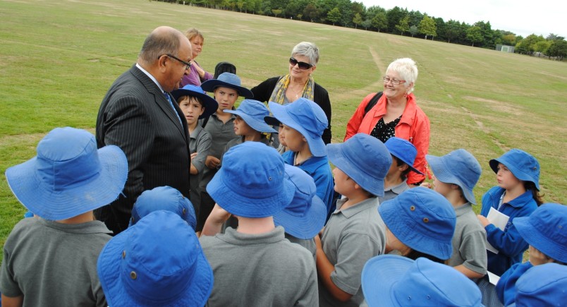 Carterton Children with the Governor-General.