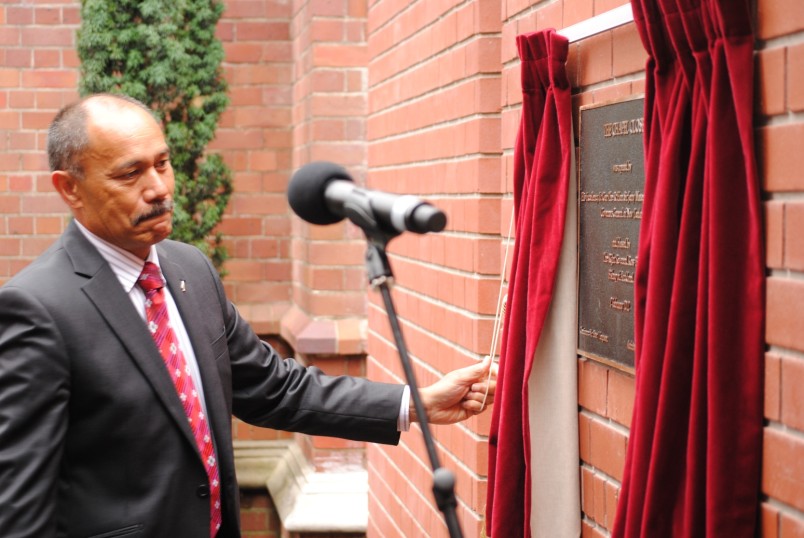 The Governor-General unveils the plaque to officially open the Chapel Close.
