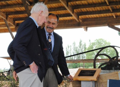 The Governor-General talks with Bill O'Donnell.