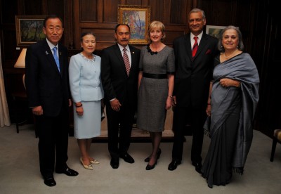 Dinner in honour of the Secretaries-General of the United Nations and Commonwealth.