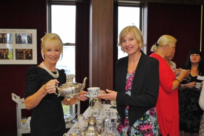 Timaru Mayor Janie Annear pours a cup of tea for Lady Janine Mateparae.