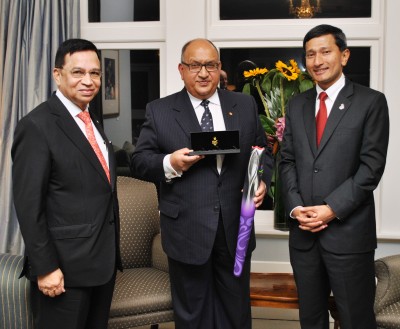 Minister Balakrishnan presents a gift to the Governor-General.
