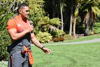 Image of Ofa Tu’ungafasi thanking the students for coming