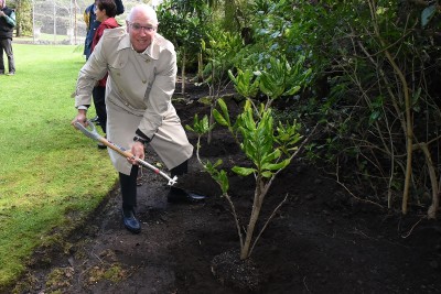 Image of Sir Stephen Tindall, Patron of Trees That Count helping out with the tree planting