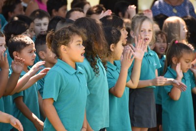 an image of Kaitaia Primary School students welcoming Dame Patsy and Sir David