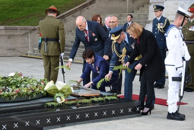 Image of the official party at the Tomb of the Unknown Warrior 
