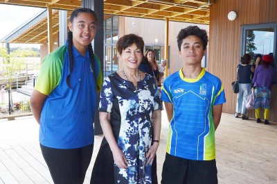 Image of Dame Patsy with student councillors Emma-Lee Vahaakolo and Avei Taule'alo