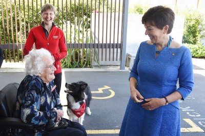 Image of Dame Patsy meeting Eileen Curry, who started Canine Friends Pet Therapy in Wellington