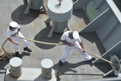 an image of HMNZS Canterbury crew pulling up the anchor