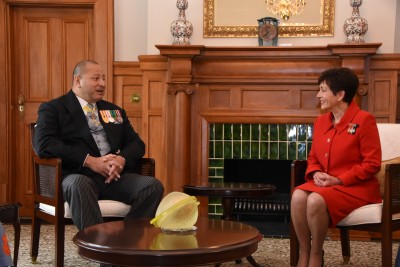 Image of Dame Patsy and King Tupou VI chatting in the Liverpool Room