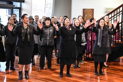 Image of students and staff singing at Te Whare Wānanga o Awanuiārangi