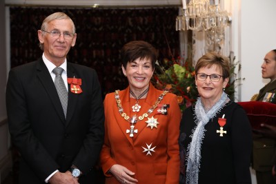 Mr Graeme William Gale, ONZM and Mrs Rosslyn Ann Gale, ONZM for services to aviation and conservation