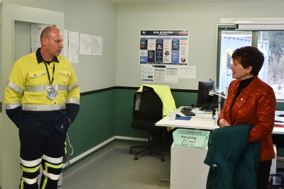 Image of dame Patsy meeting the onsite police