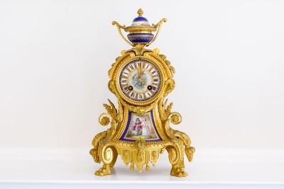 Image of an ornamental clock
