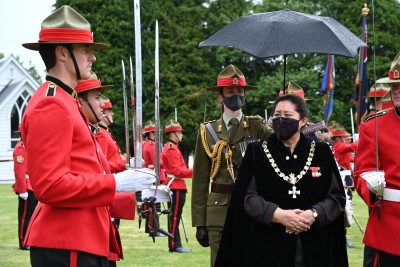 Dame Cindy Kiro inspects the guard