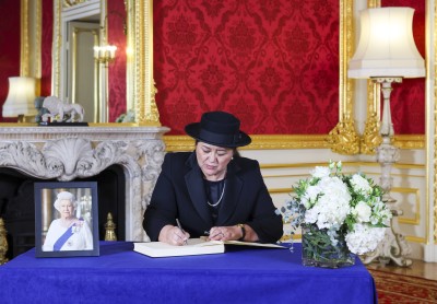 Dame Cindy Kiro signing the condolence book for Queen Elizabeth II
