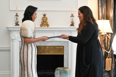 HE Ms Kira Christianne D. Azucena presents her credentials to Dame Cindy Kiro