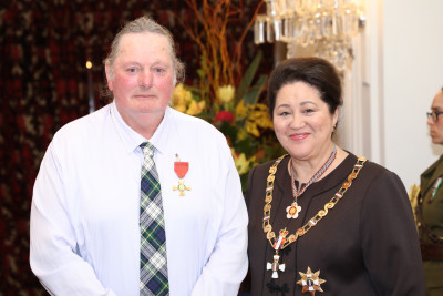 Mr Gordon Glentworth, of Hawera, ONZM for services to the livestock and dairy industries
