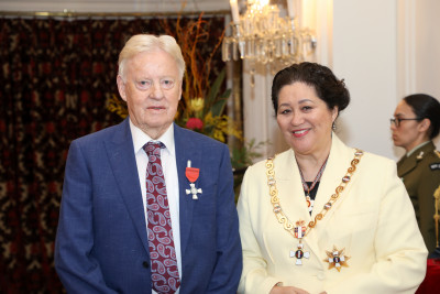 Mr Fred Lewis, Dame Cindy Kiro