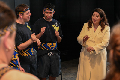 Dame Cindy performing with the Tauranga rōpū